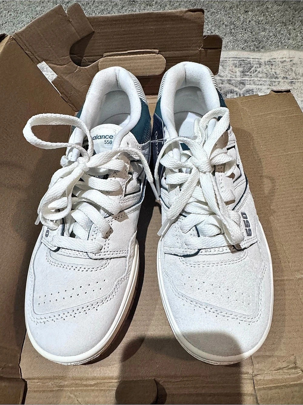 New Balance 550 womens Sneakers White & Green US 6 NWT